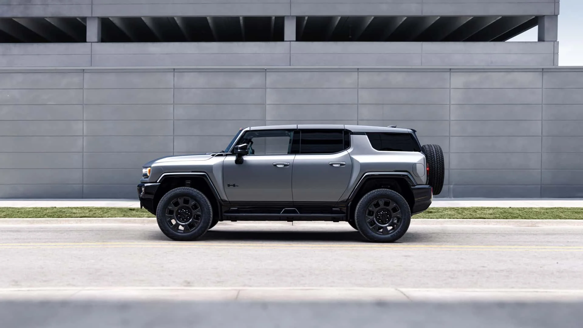 2026-hummer-ev-carbon-fiber-edition-suv.webp