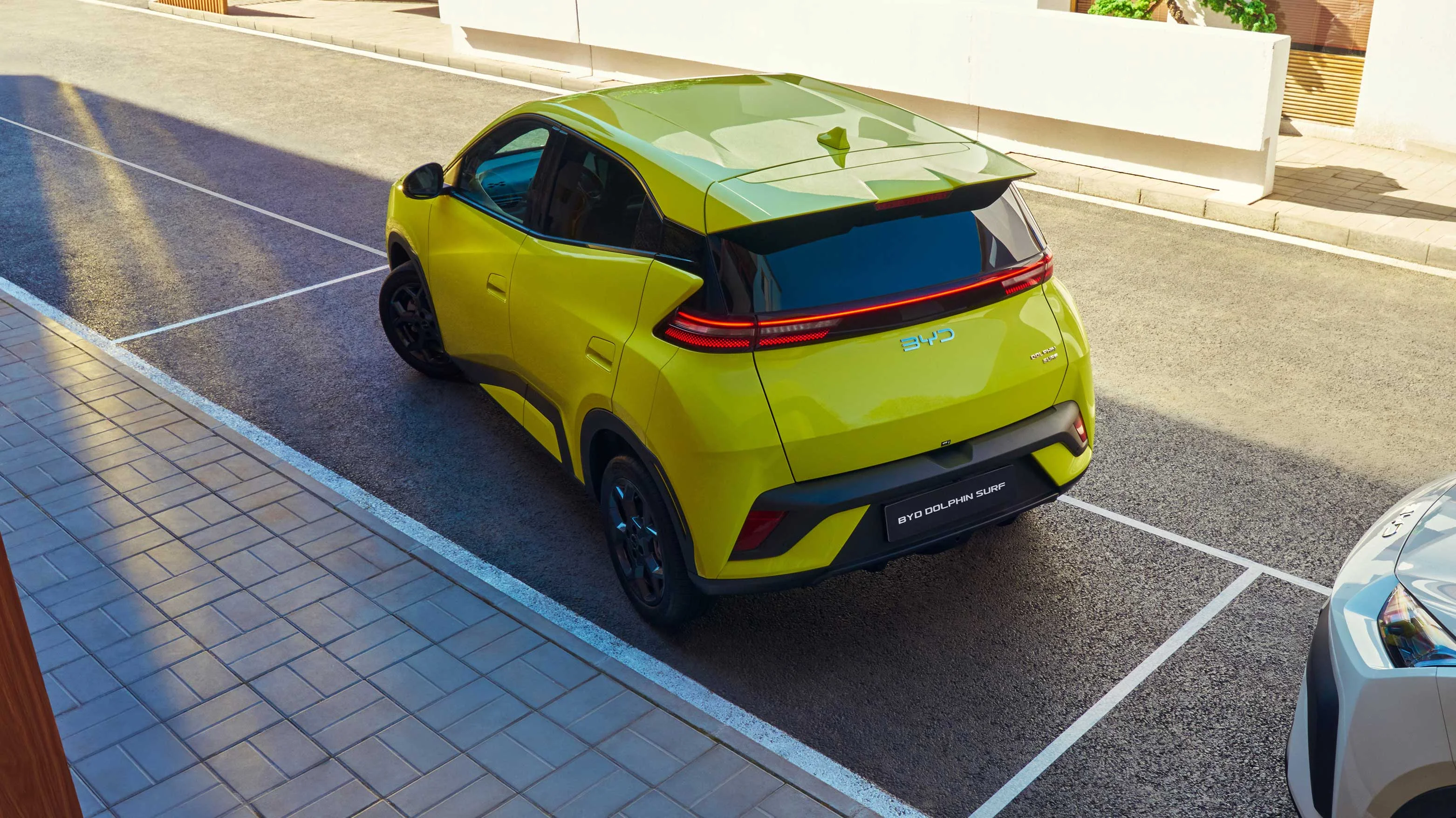 5、Left-rear_Parking_download_JPG_5000PX_RGB.webp