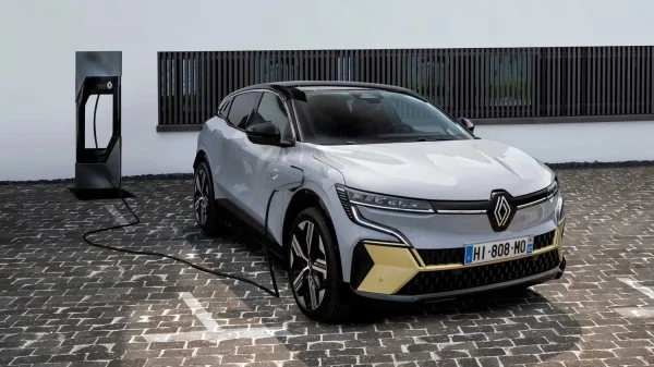 b_2024-renault-megane-e-tech-220-hp-iconic-4x2-15.webp