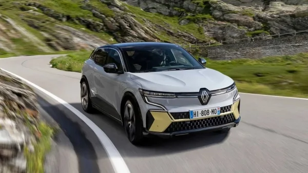 b_2024-renault-megane-e-tech-220-hp-iconic-4x2-7 (1).webp