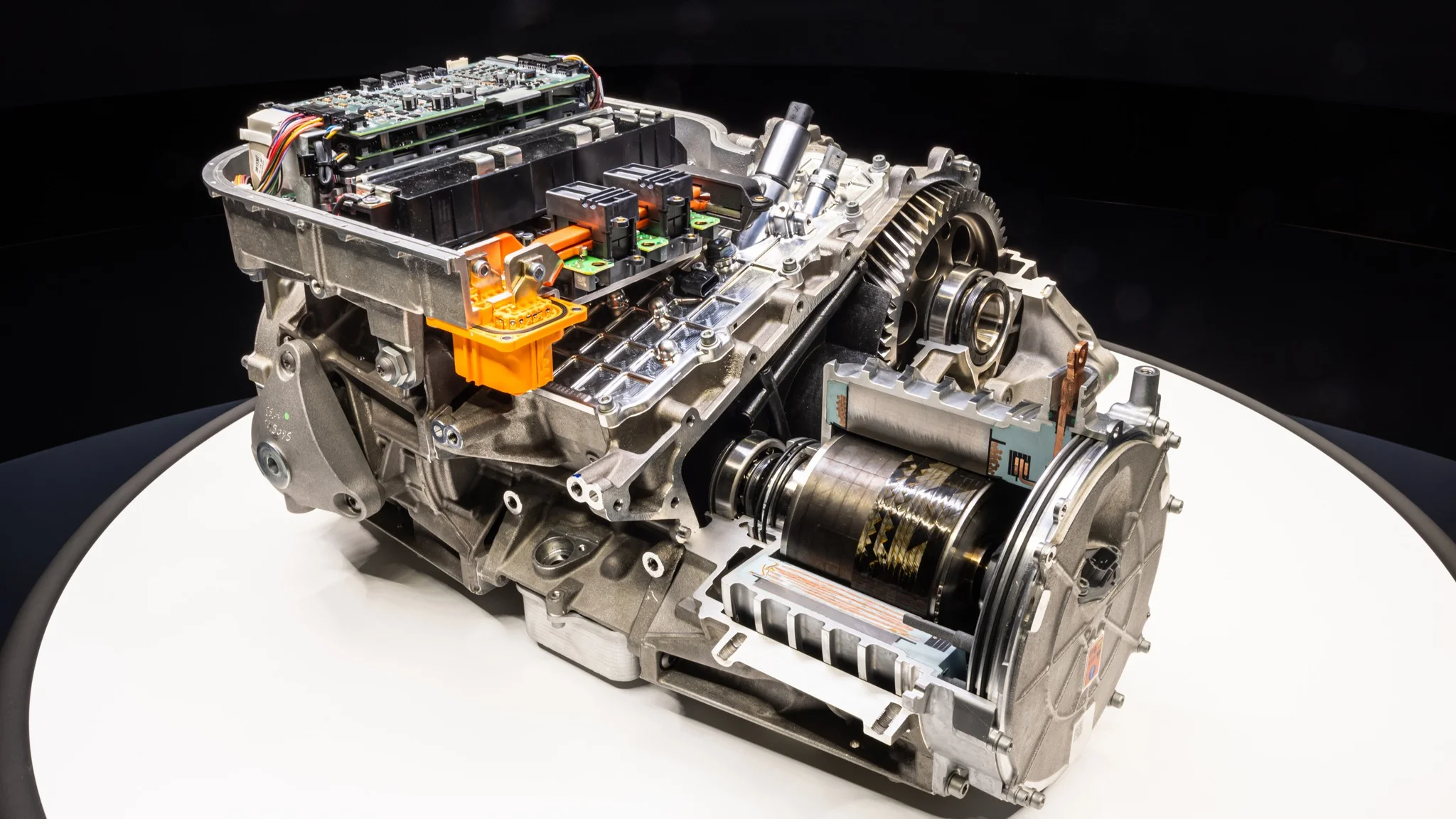 ferrari-elettrica-front-motors-electronics.webp
