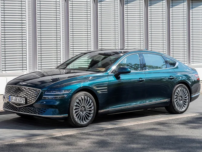 genesis-g80.webp