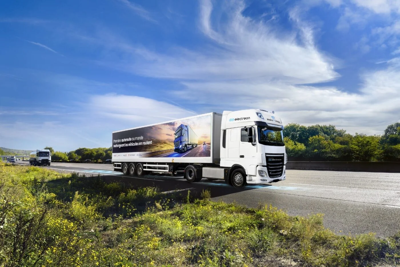 induktives-laden-frankreich-e-lkw-electreon-paris-2025-1400x933.webp