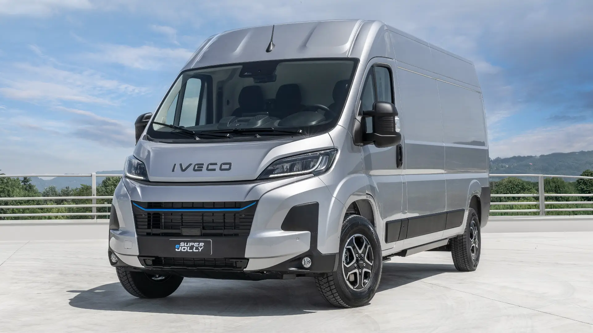 Iveco-eSuperJolly-2025-Professional-Van-01.webp
