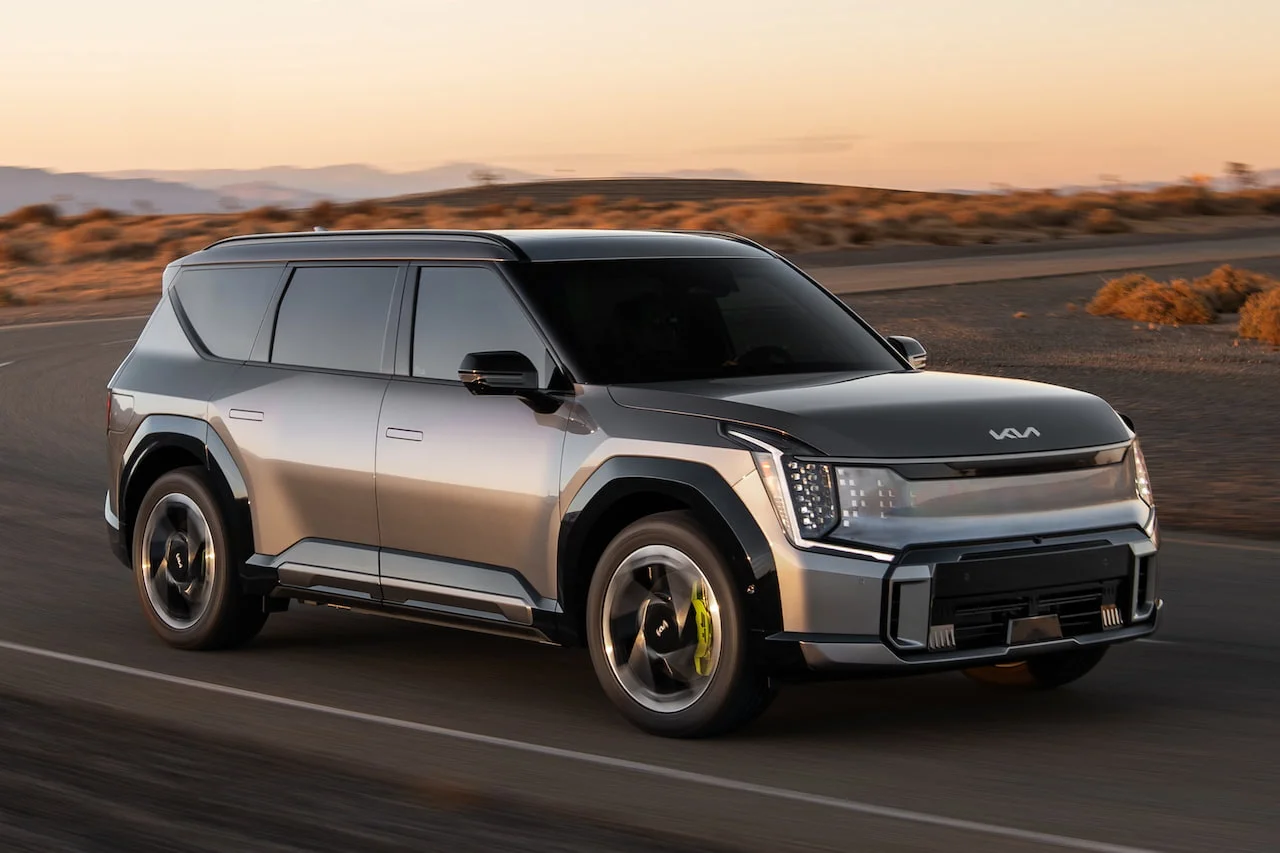 Kia-EV9-GT-front-three-quarter-dynamic.webp