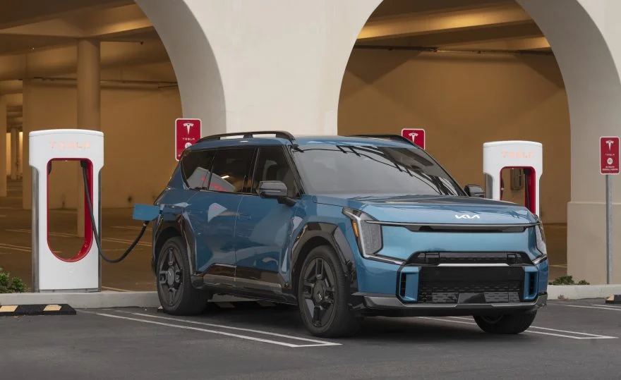 KIA-EV9-Tesla-Supercharger-880x539.webp