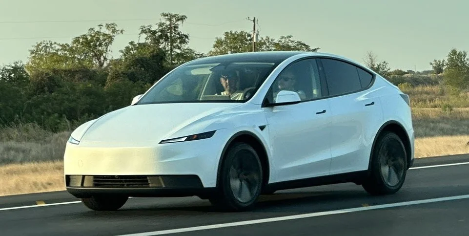 uygun-fiyatli-tesla-model-y-yolda-goruntulendi-daha-sade-ve-ucuz196878_0.webp