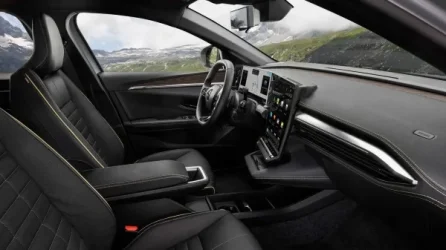b_2024-renault-megane-e-tech-220-hp-iconic-4x2-18.webp