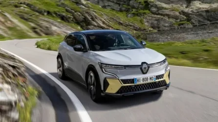 b_2024-renault-megane-e-tech-220-hp-iconic-4x2-7.webp