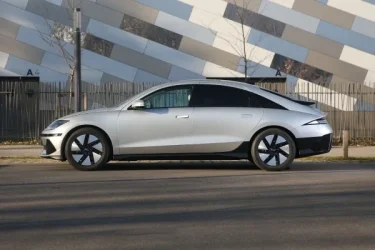 b_2024-hyundai-ioniq-6-149-bg-progressive-4x2-18 (1).webp
