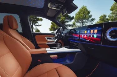 mercedes-benz-glb-2025-08-min-1400x933.webp